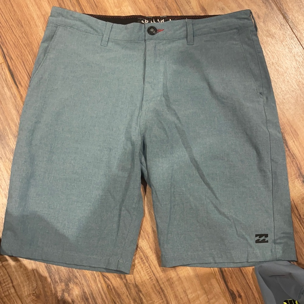 BILLABONG SIZE 33 HYBRIDS